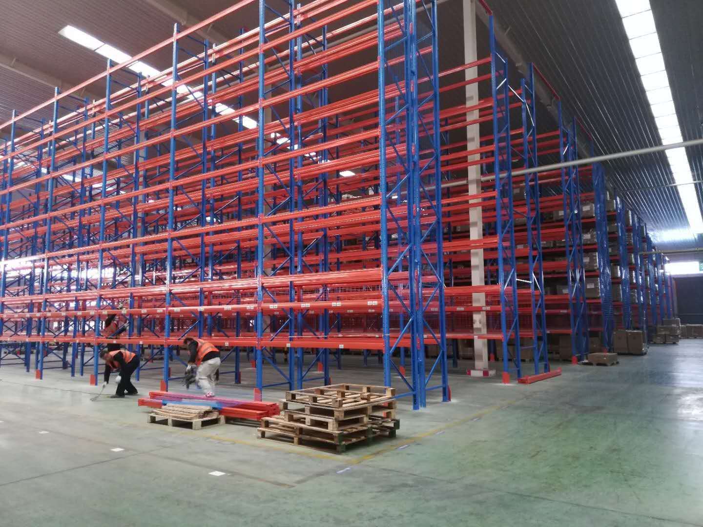 重型货架：现代仓储的钢铁支柱